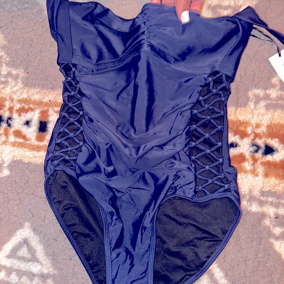 COVER GIRL
SIDE LACE UP DESIGN ONE PIECE SWIMSUIT - Picture 4 of 9